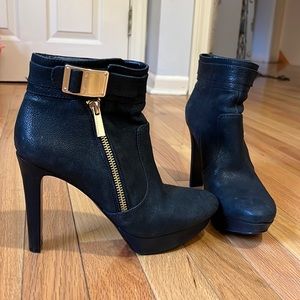 Vince Camuto Black Sultra High heel platform bootie w/ gold hardware, sz 6.5